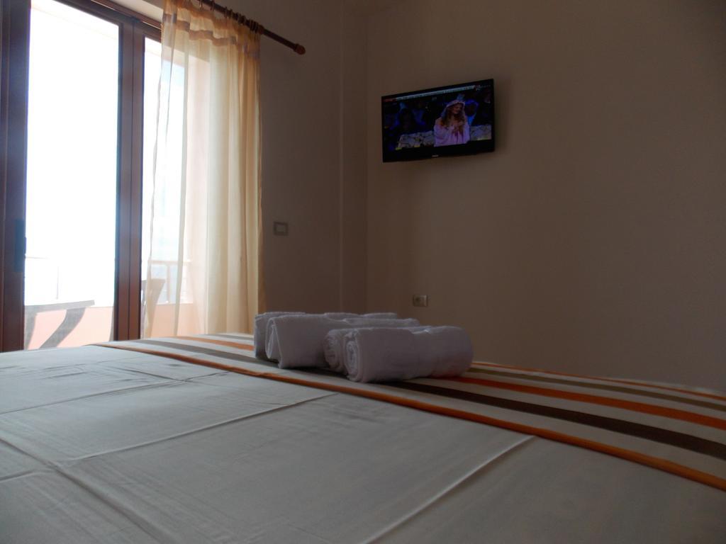 Hotel Piccolino Sarandë エクステリア 写真