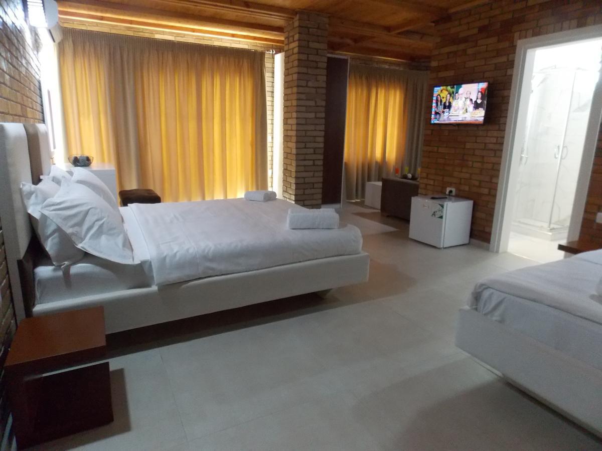 Hotel Piccolino Sarandë エクステリア 写真